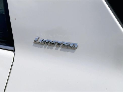 Used 2016 Toyota 4Runner Limited AWD/4WD image 9