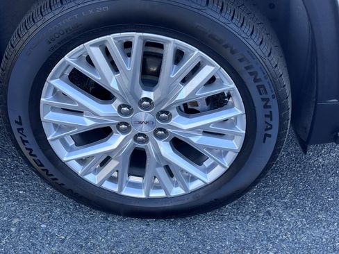 Used 2024 GMC Acadia Elevation image 9