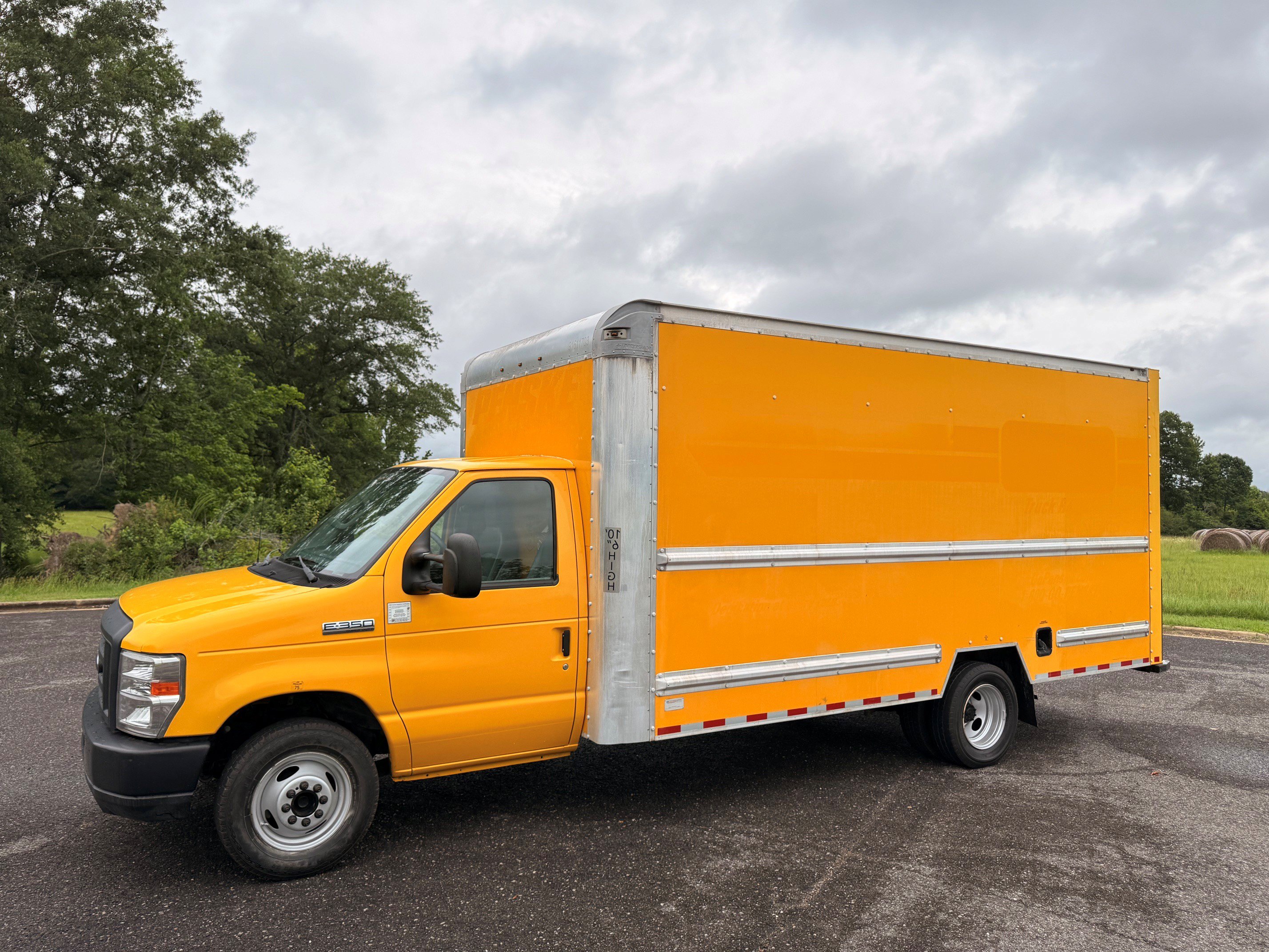 Used 2019 Ford E-350 and Econoline 350 Super Duty RWD image 1