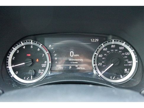 Used 2024 Toyota Highlander XLE image 10