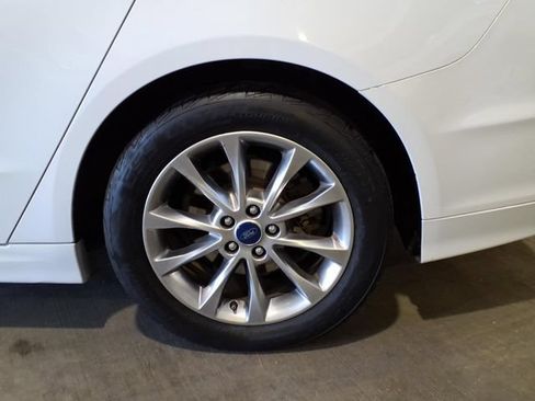 Used 2017 Ford Fusion SE FWD image 8