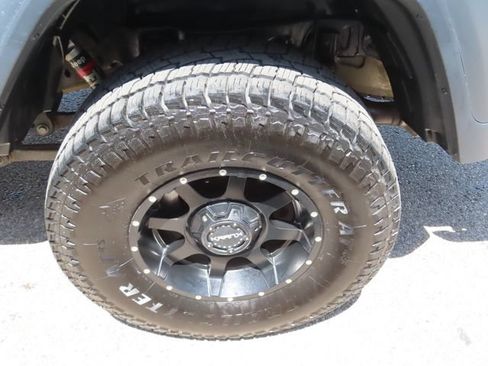 Used 2020 Jeep Gladiator Rubicon w/ Dual Top Group AWD/4WD image 16