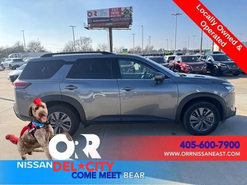 Used 2024 Nissan Pathfinder SV image 6