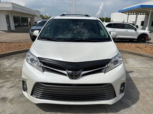 Used 2018 Toyota Sienna XLE w/ XLE Navigation Package FWD image 8