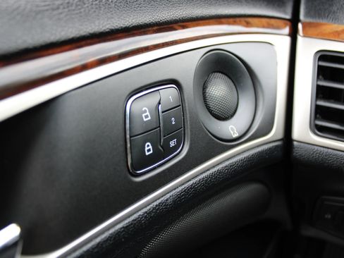 Used 2018 Lincoln MKZ Reserve FWD image 25