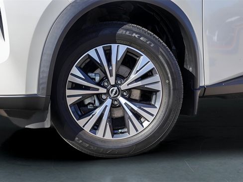 Used 2023 Nissan Rogue SV w/ SV Premium B Package image 4