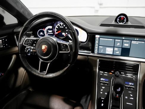 Used 2018 Porsche Panamera Turbo image 11
