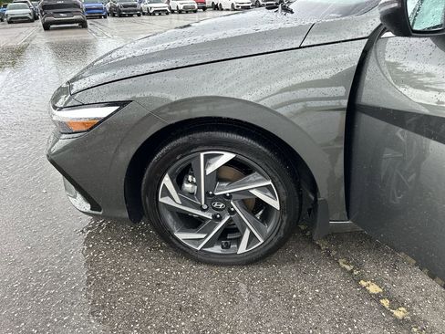 New 2025 Hyundai Elantra Limited image 32