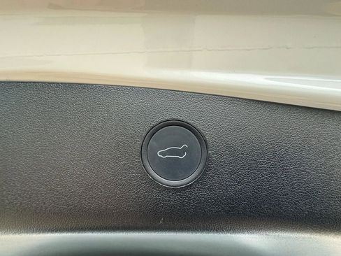 Used 2022 Tesla Model 3 Standard Range image 33