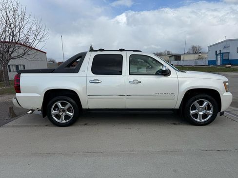 Used 2011 Chevrolet Avalanche LTZ AWD/4WD image 4