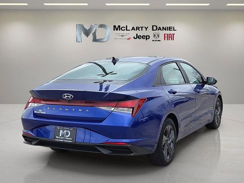 Used 2023 Hyundai Elantra SEL image 5