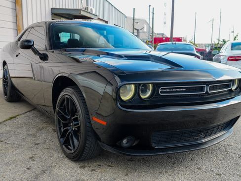 Used 2017 Dodge Challenger SXT Plus image 9