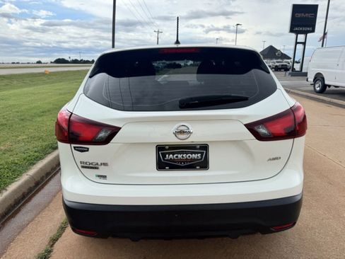 Used 2019 Nissan Rogue Sport S image 4