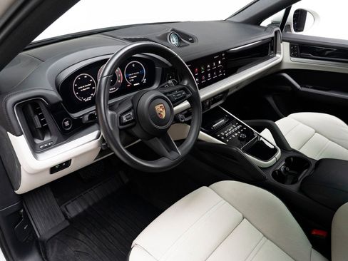 Used 2024 Porsche Cayenne Coupe AWD/4WD image 13