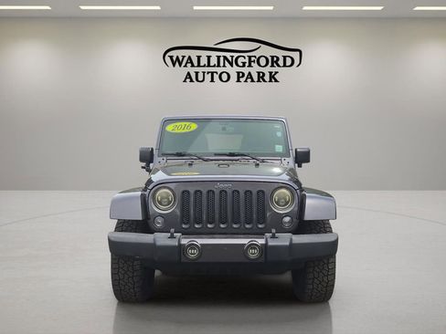 Used 2016 Jeep Wrangler Unlimited Sahara w/ Dual Top Group AWD/4WD image 2