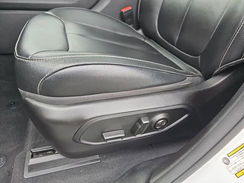 Used 2024 Jeep Grand Cherokee Limited image 18