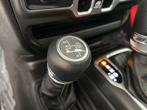 Used 2025 Jeep Wrangler Unlimited Sahara image 45