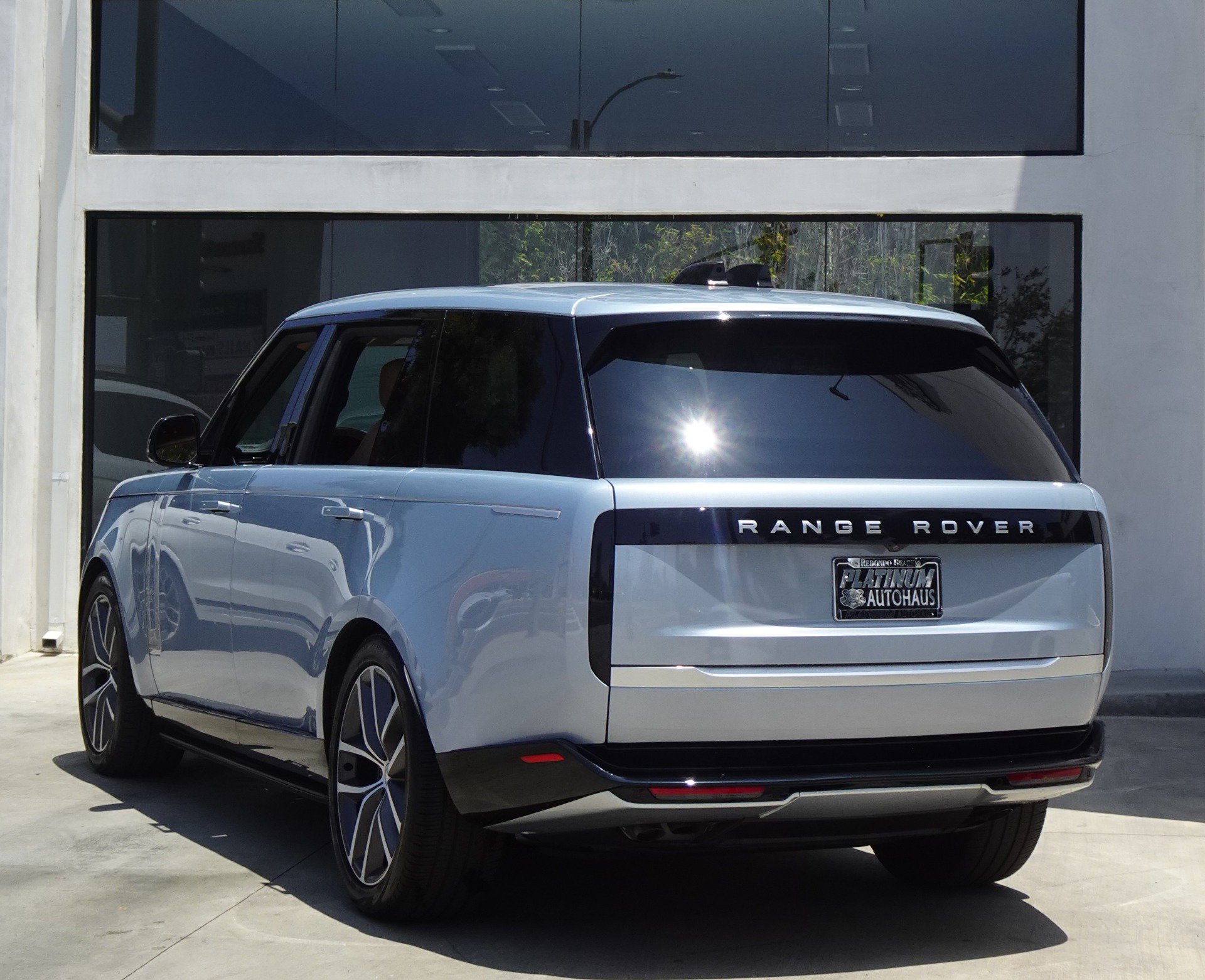 Used 2024 Land Rover Range Rover Long Wheelbase Autobiography AWD/4WD image 5