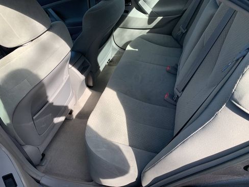 Used 2009 Toyota Camry LE FWD image 12