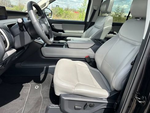 Used 2025 Ford Expedition Active AWD/4WD image 25