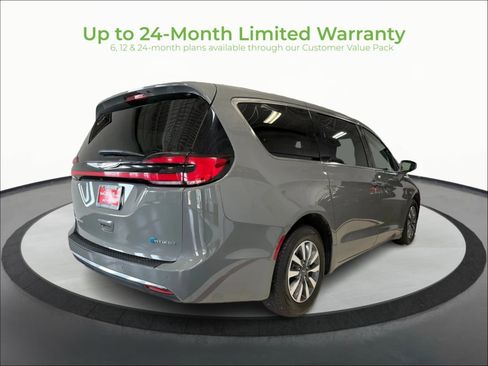 Used 2022 Chrysler Pacifica Touring-L FWD image 7