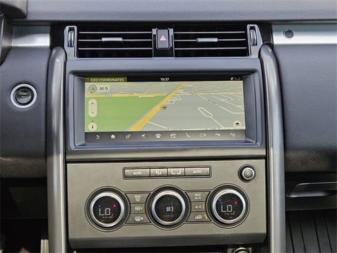 Used 2020 Land Rover Discovery Landmark image 16