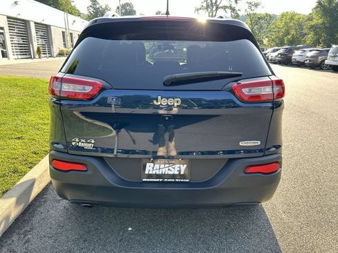Used 2018 Jeep Cherokee Latitude Plus w/ Cold Weather Group AWD/4WD image 7