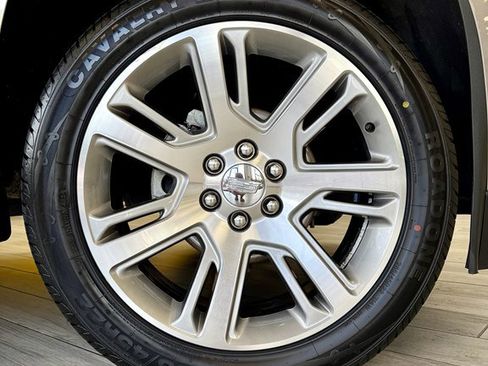 Used 2017 Cadillac Escalade Luxury image 20