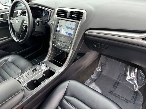 Used 2020 Ford Fusion SE image 10