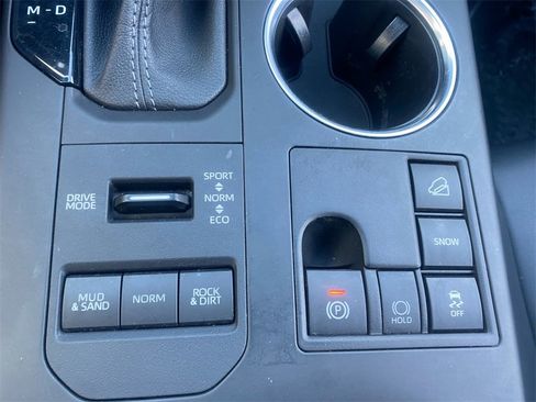 Used 2023 Toyota Highlander XLE image 29