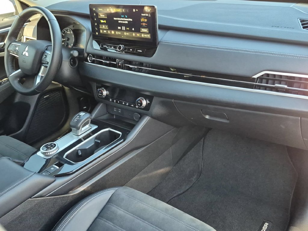 Used 2025 Mitsubishi Outlander SE AWD/4WD image 33