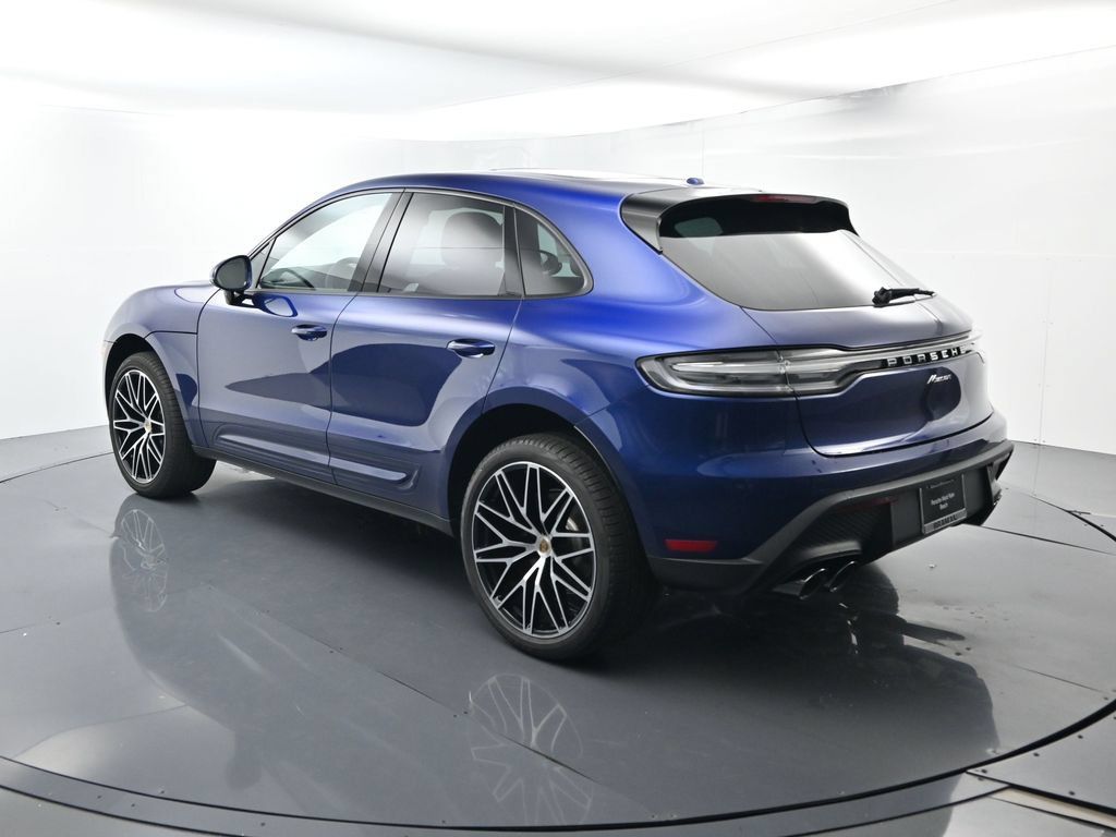 Certified 2025 Porsche Macan AWD/4WD image 3