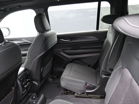 New 2025 Jeep Grand Cherokee L Laredo image 14