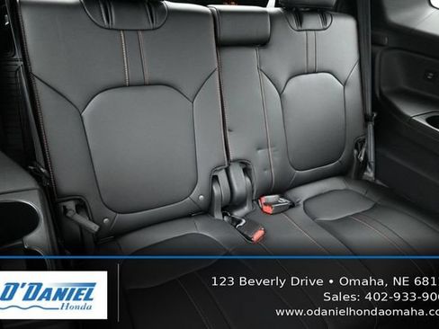 Used 2025 Honda Pilot TrailSport image 43