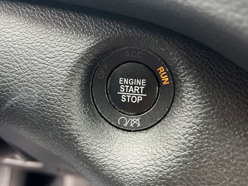 Used 2021 Jeep Cherokee Trailhawk image 25