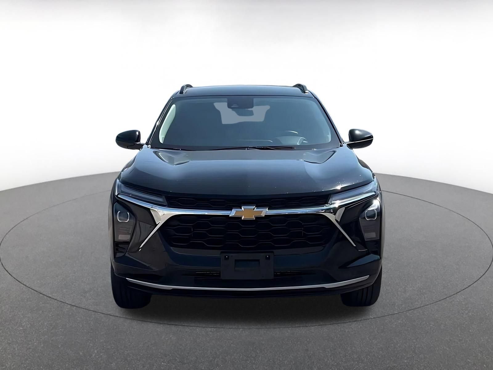 Used 2025 Chevrolet Trax LT w/ LT Convenience Package FWD image 4