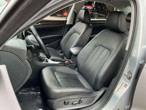 Used 2020 Volkswagen Passat 2.0T SEL image 19