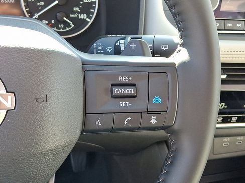 Certified 2025 Nissan Rogue SV image 22