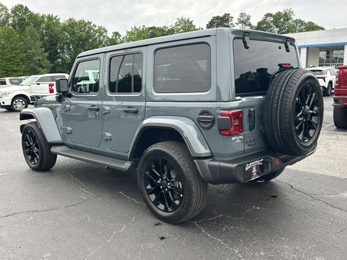 Used 2025 Jeep Wrangler Unlimited Sahara AWD/4WD image 6