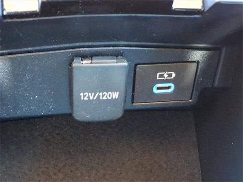 Used 2022 Toyota Corolla LE image 11