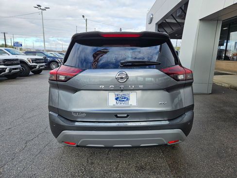 Used 2021 Nissan Rogue SV image 5