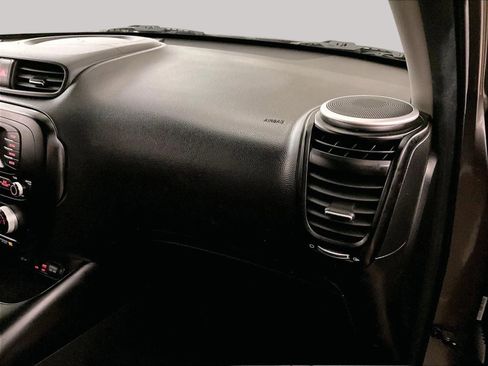 Used 2016 Kia Soul FWD image 16