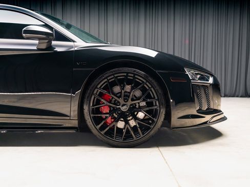 Used 2017 Audi R8 V10 w/ 20" Wheel Package image 3