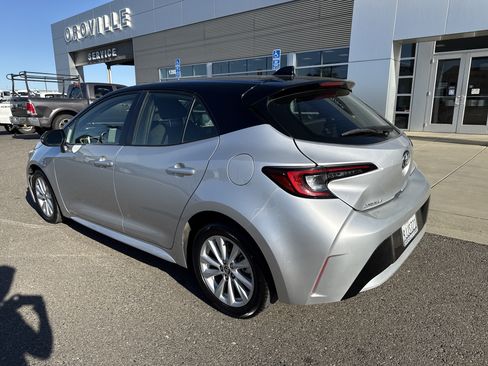 Used 2023 Toyota Corolla SE w/ SE Premium Package FWD image 3