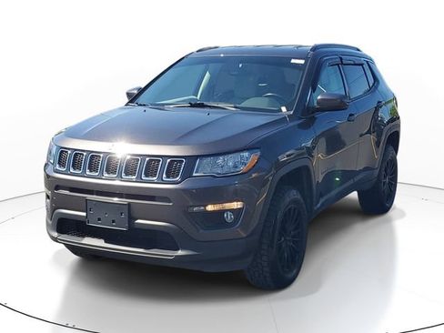 Used 2021 Jeep Compass Latitude AWD/4WD image 2
