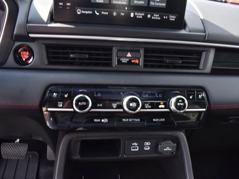 Certified 2025 Honda Pilot Black Edition image 23