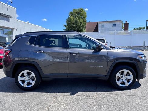 Used 2023 Jeep Compass Latitude w/ Convenience Group AWD/4WD image 8