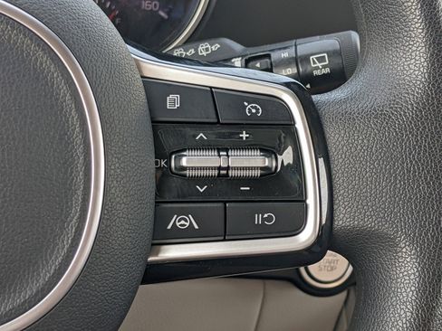 Certified 2023 Kia Carnival LX image 21