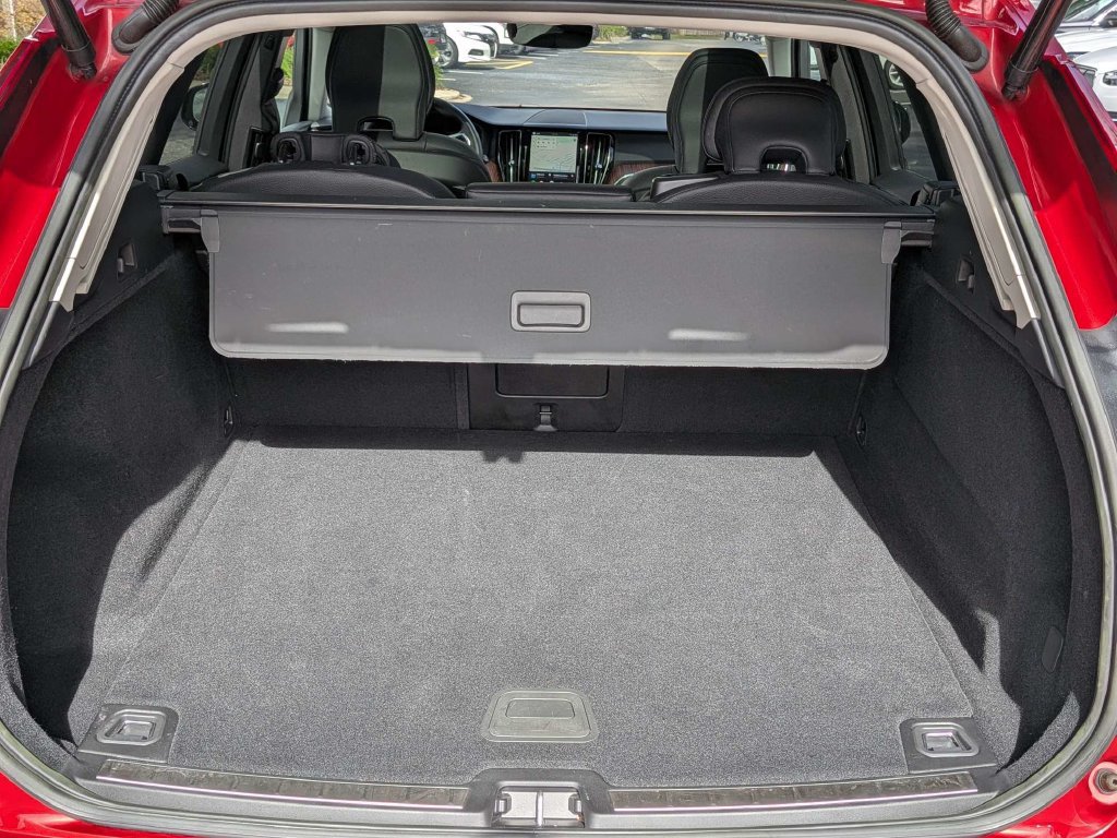 Certified 2024 Volvo XC60 B5 Plus AWD/4WD image 18