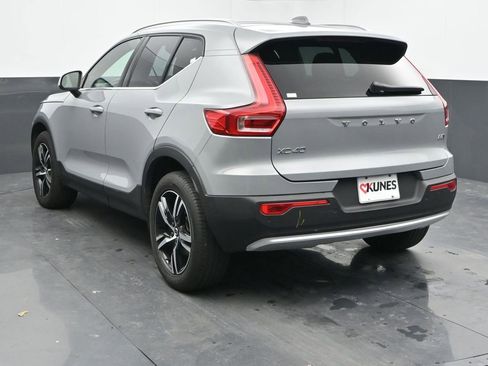 Used 2025 Volvo XC40 B5 Core image 8